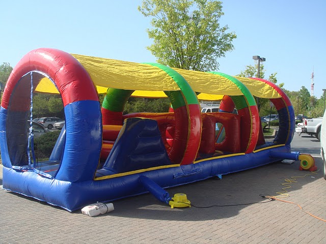 Enclosed inflatable obstacle #10B